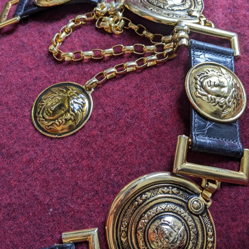 Versace Stunning Vintage Medusa Medallions And Chain Belt - Picture 9 of 13
